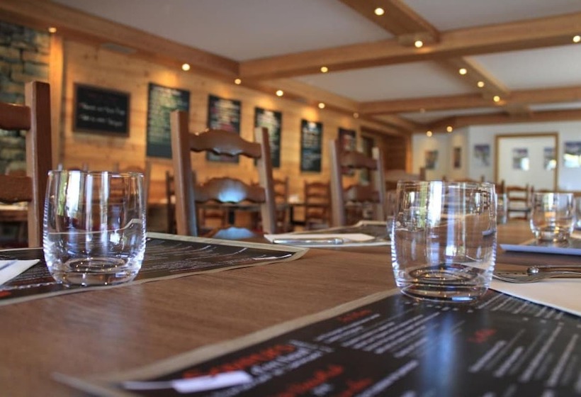 בית מלון כפרי Les Roches 1500