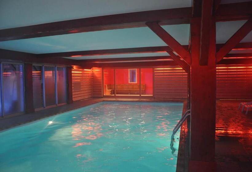 בית מלון כפרי Les Roches 1500