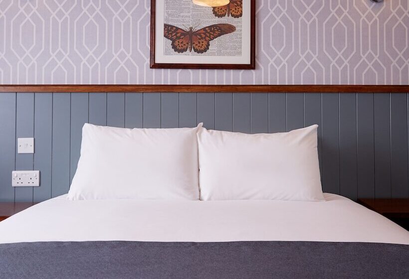 هتل Chase Inn By Greene King Inns