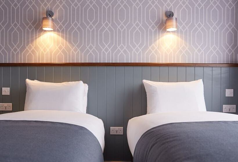 هتل Chase Inn By Greene King Inns