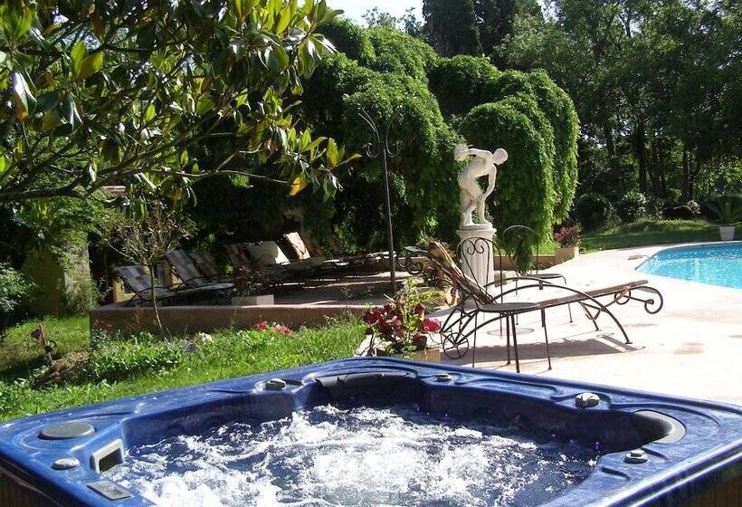 ホテル Château De Lavail