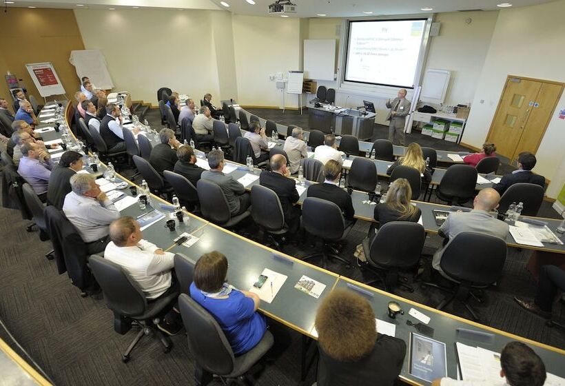 호텔 Cranfield Management Development Centre