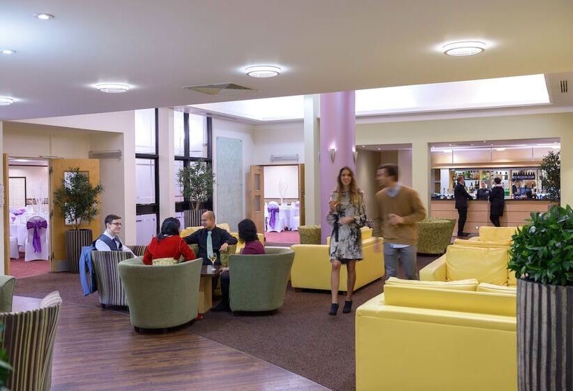 호텔 Cranfield Management Development Centre