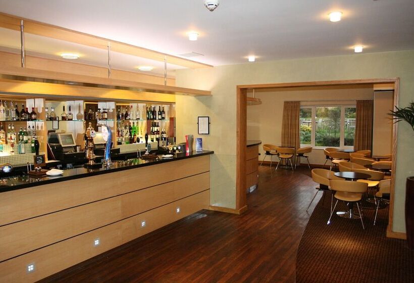 호텔 Cranfield Management Development Centre