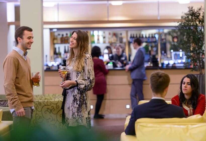 호텔 Cranfield Management Development Centre