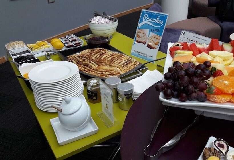 호텔 Cranfield Management Development Centre