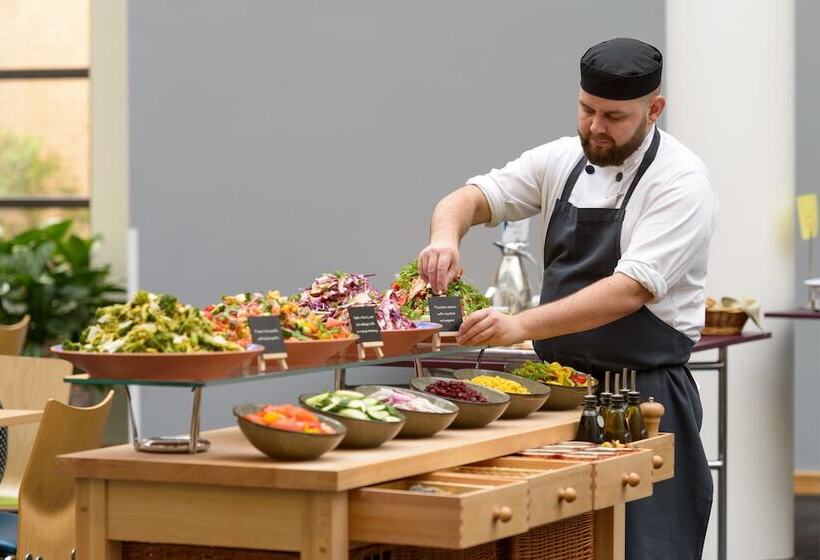 호텔 Cranfield Management Development Centre