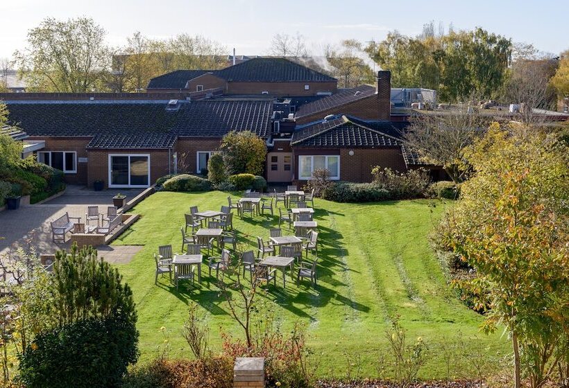 호텔 Cranfield Management Development Centre