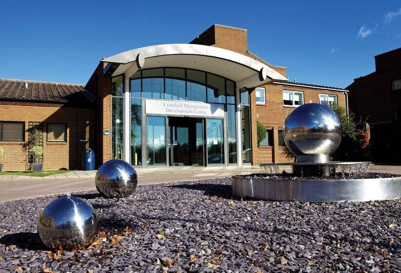 호텔 Cranfield Management Development Centre