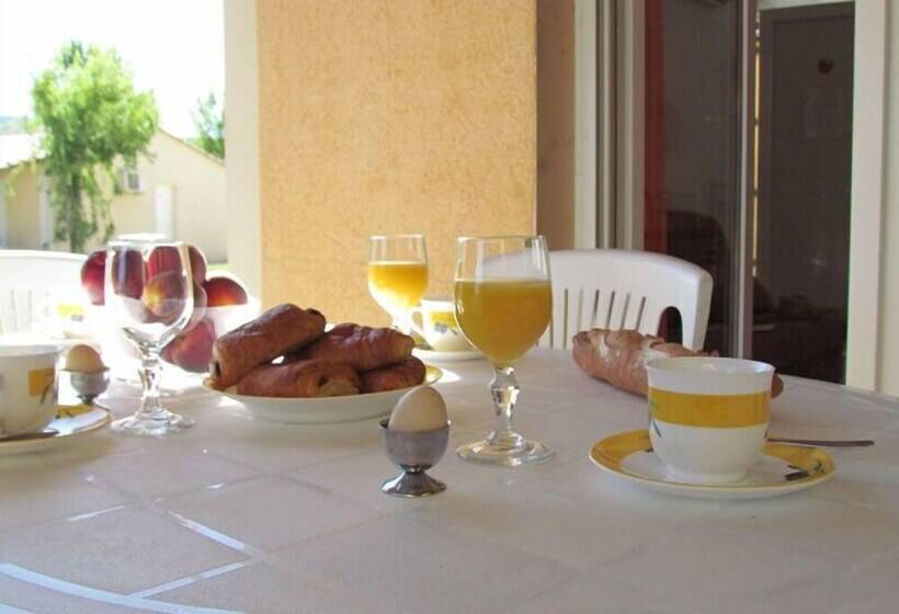 Отель Domaine Des Garrigues