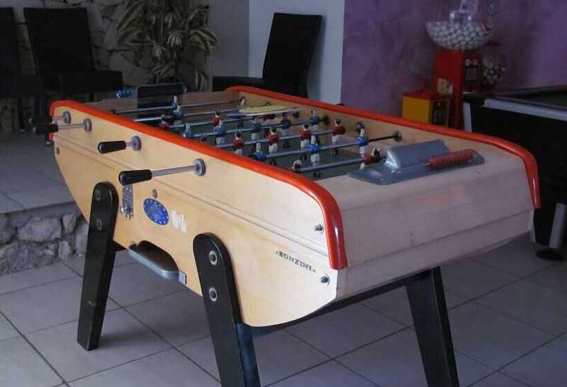 Отель Domaine Des Garrigues