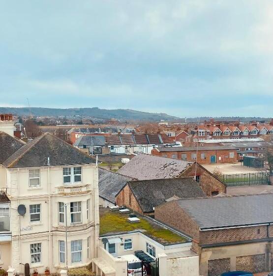 Отель East Beach