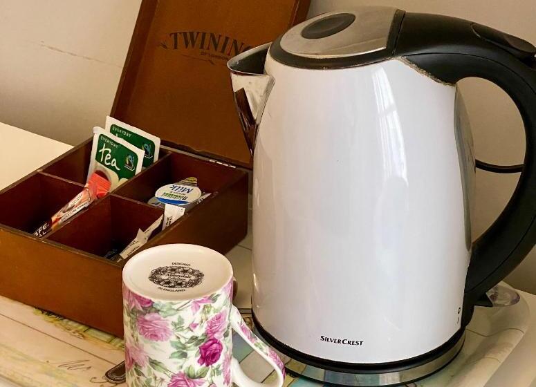 Отель East Beach