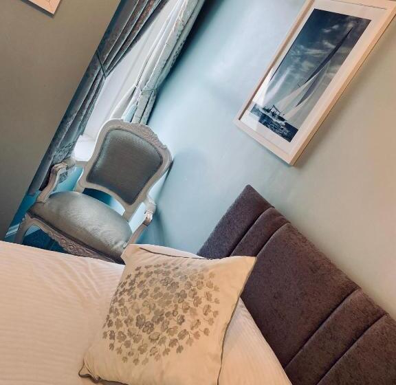 Отель East Beach