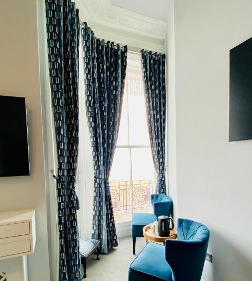 Отель East Beach