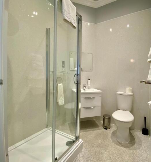 Отель East Beach