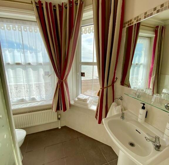 Отель East Beach