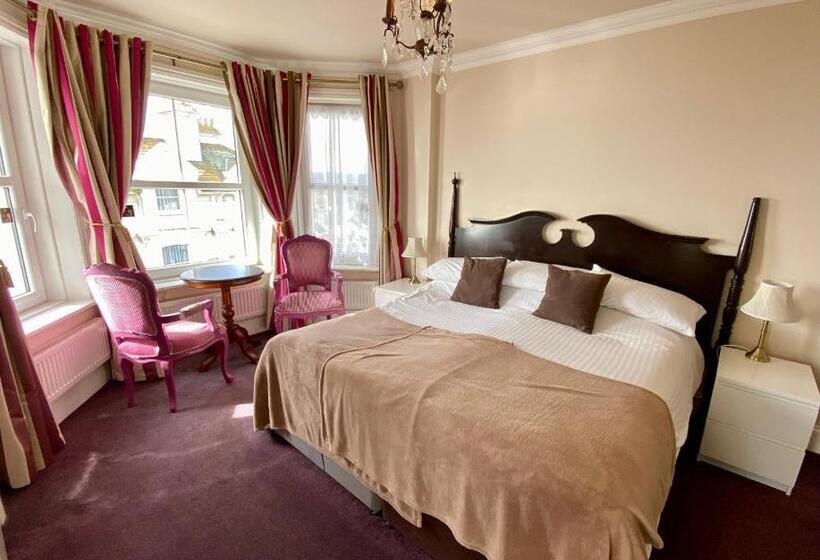 Отель East Beach