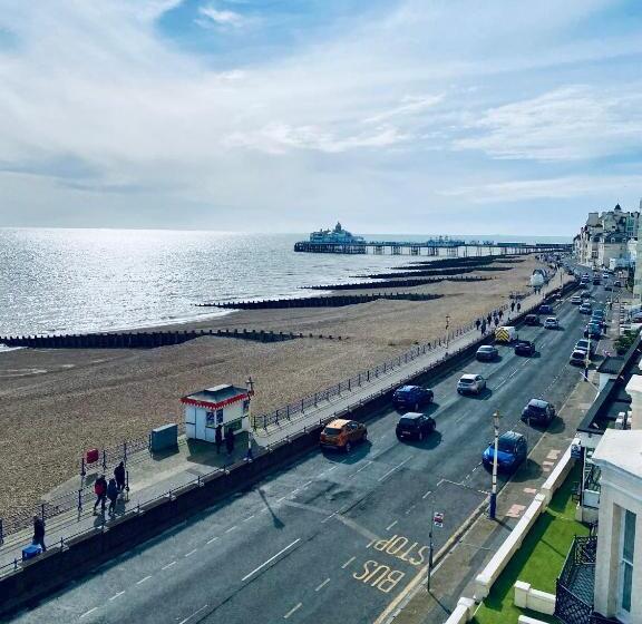 Отель East Beach