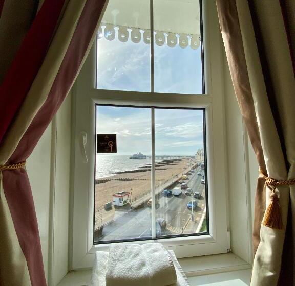 Отель East Beach