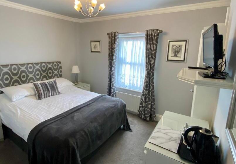 Отель East Beach