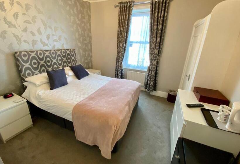 Отель East Beach