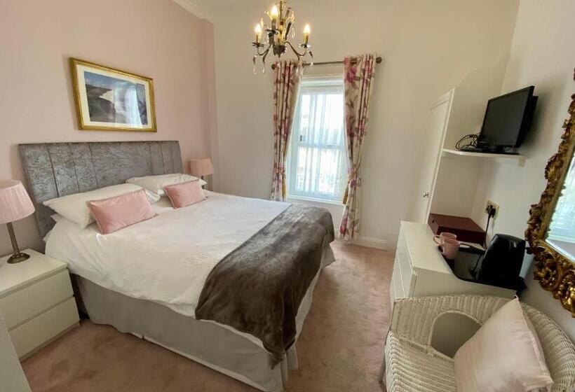 Отель East Beach