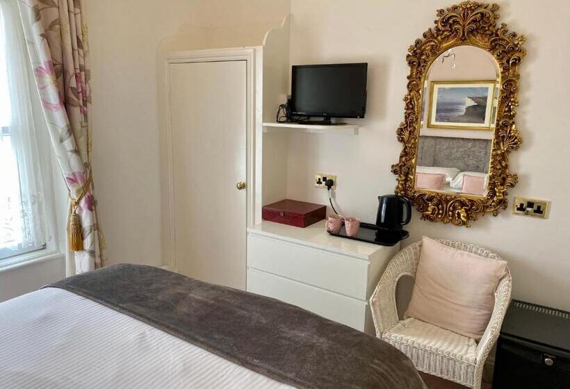 Отель East Beach