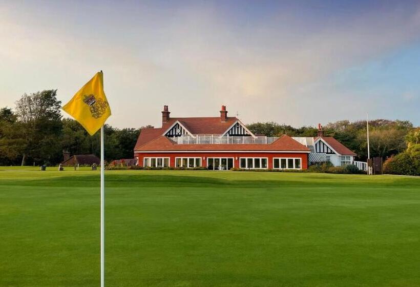 Отель East Beach