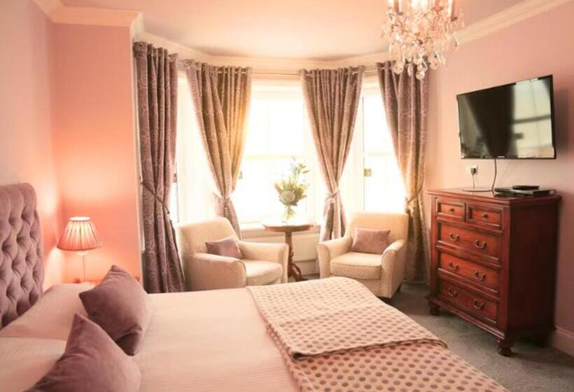 Отель East Beach