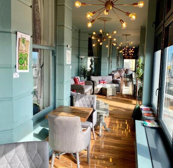 Отель East Beach