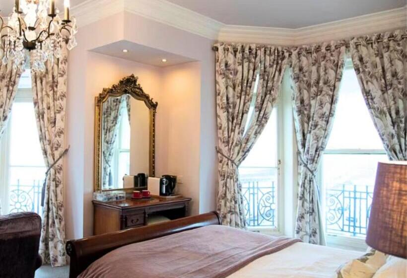 Отель East Beach