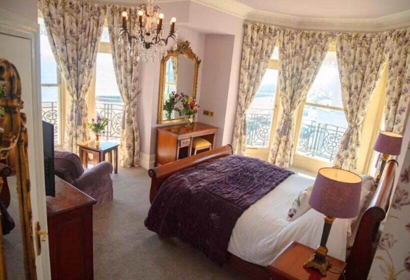 Отель East Beach