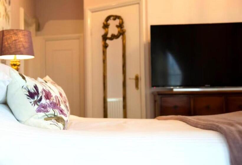 Отель East Beach