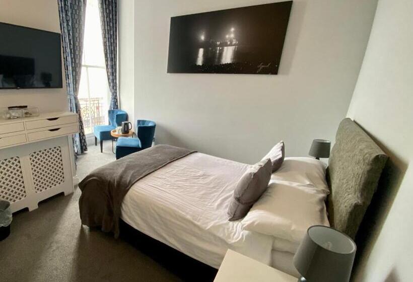 Отель East Beach