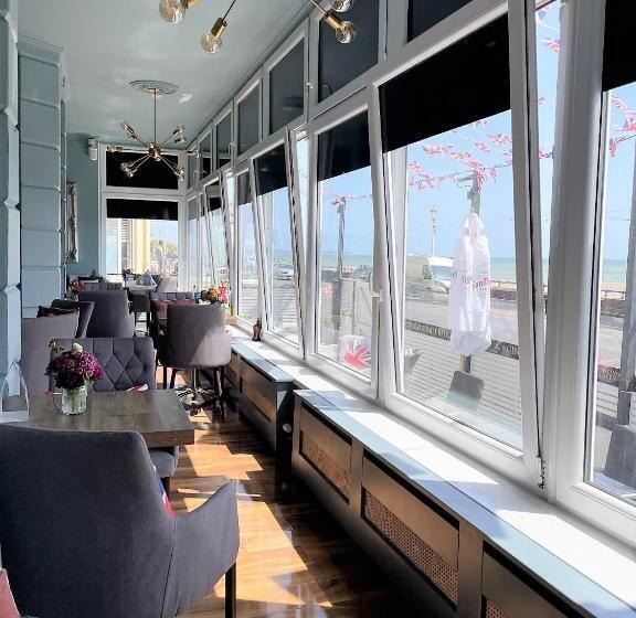 Отель East Beach