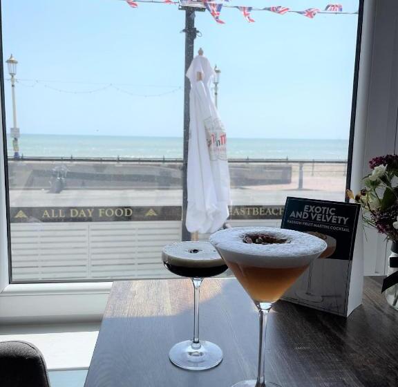 Отель East Beach