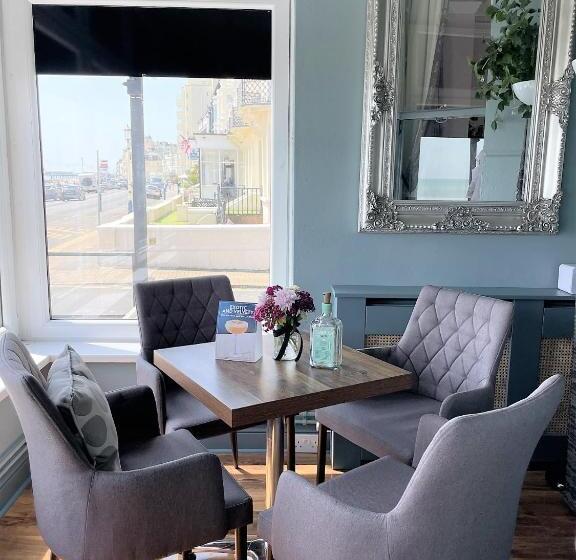 Отель East Beach