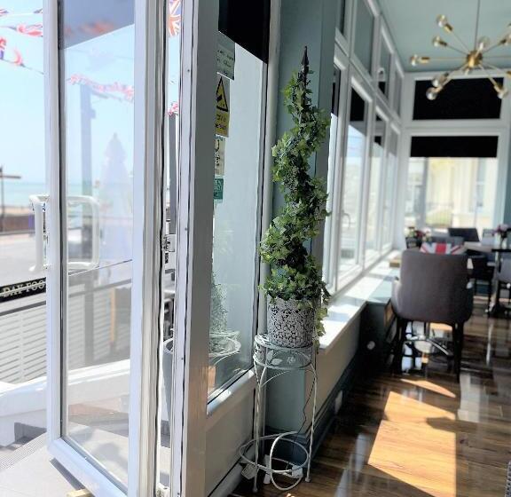 Отель East Beach