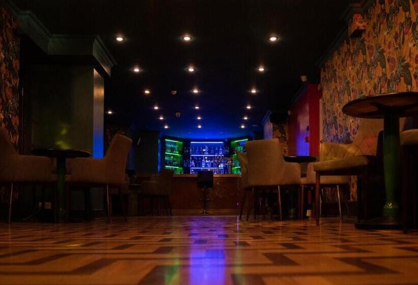 Отель East Beach