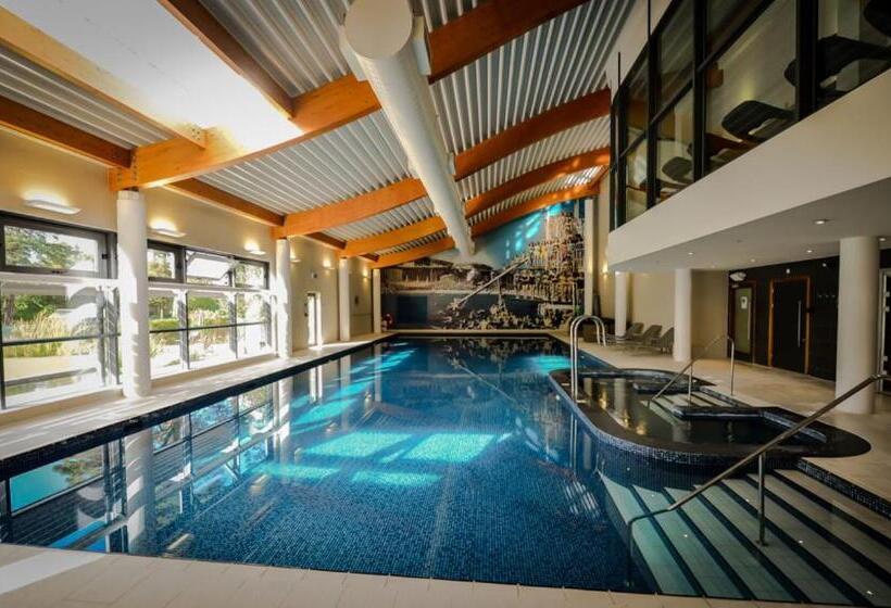 בית מלון כפרי Foxhills Club & Resort