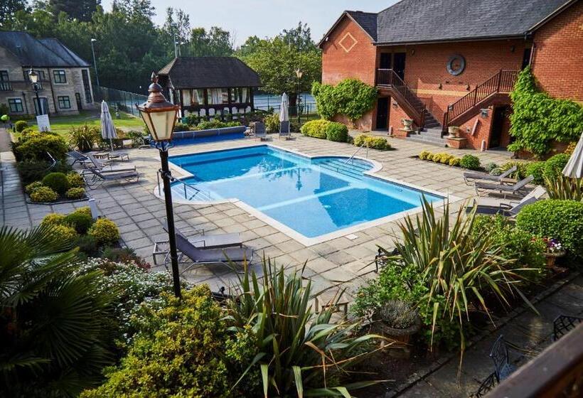 בית מלון כפרי Foxhills Club & Resort