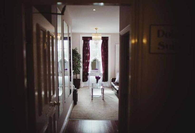 Отель Holland Hall