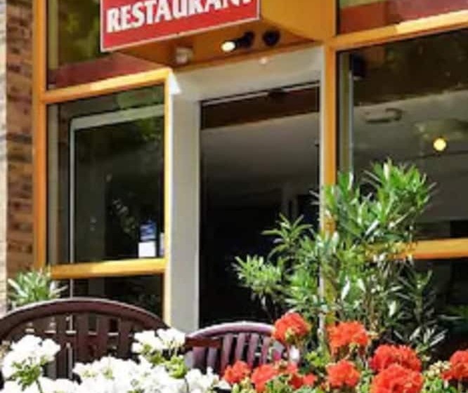 فندق Hôtel Amarante Besançon Micropolis