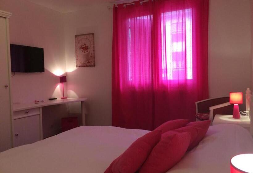 Отель Hôtel De La Paix