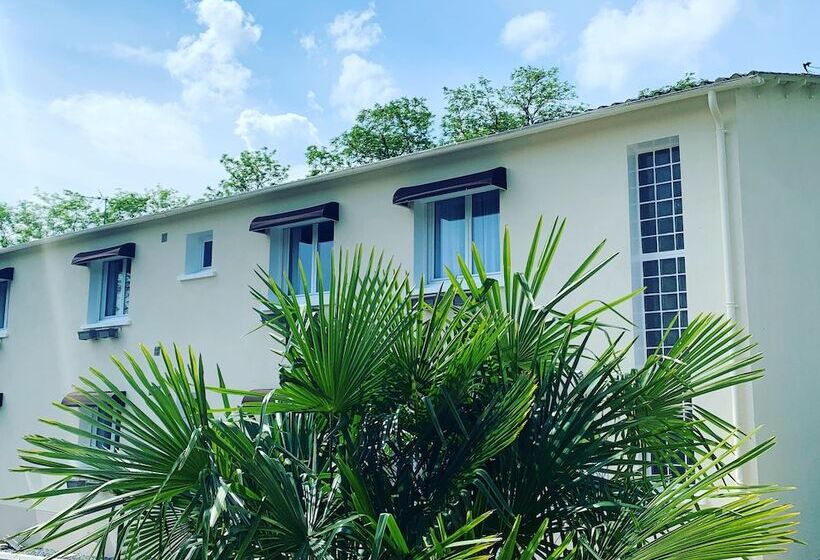 Logis Hotel Le Prieure