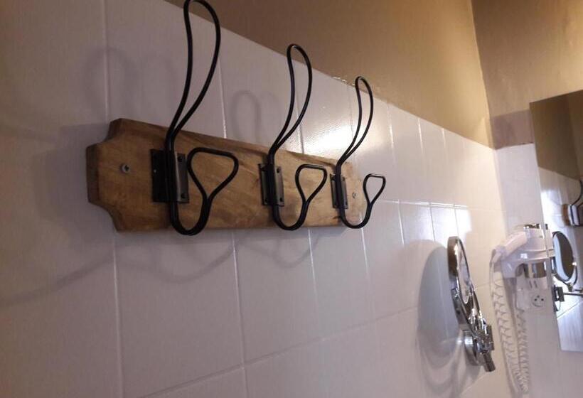 هتل Hôtel Restaurant Chez Carrière