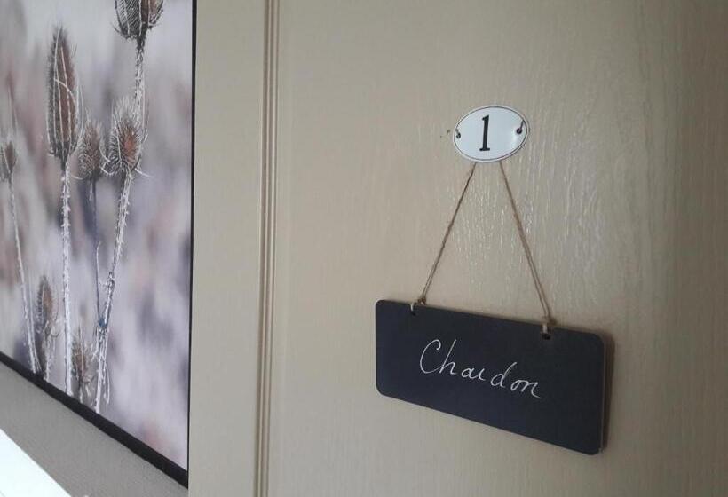 فندق Hôtel Restaurant Chez Carrière