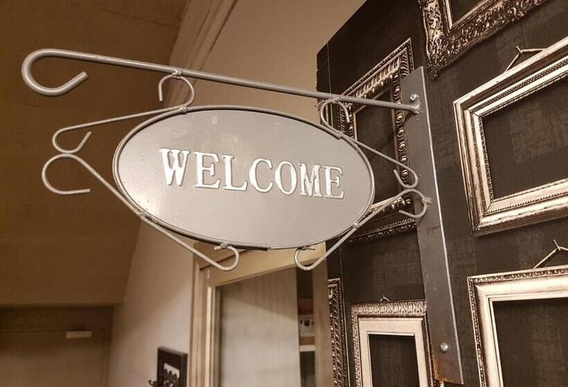 هتل Hôtel Restaurant Chez Carrière