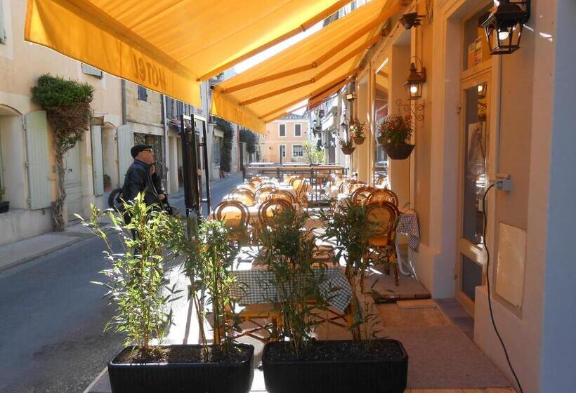 فندق Hôtel Restaurant Chez Carrière